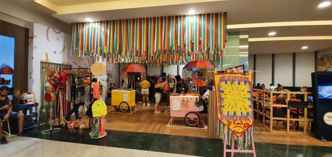 Cenografia para Plaza Niterói Shopping: Colab Folia Carnaval – Unpack Design, detalhe 1