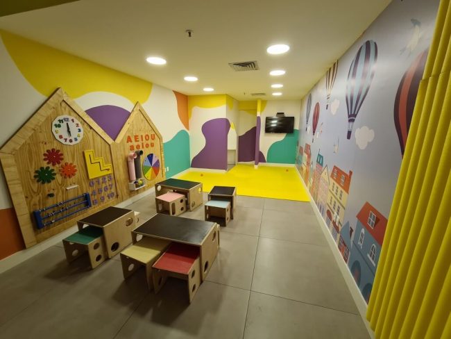 Cenografia para Shopping Fashion Mall: Clubinho Infantil – Unpack Design