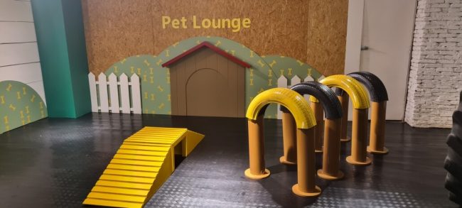 Cenografia para Shopping Fashion Mall: Pet Lounge – Unpack Design, detalhe 4