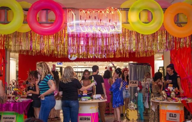 Cenografia para Shopping Tijuca: Carnaval no Barracão – Unpack Design, detalhe 1
