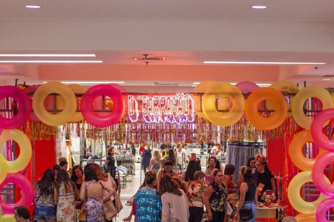 Cenografia para Shopping Tijuca: Carnaval no Barracão – Unpack Design, detalhe 2