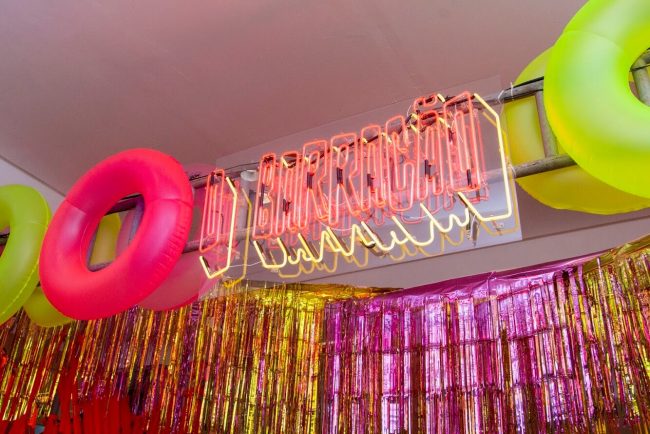 Cenografia para Shopping Tijuca: Carnaval no Barracão – Unpack Design, detalhe 7