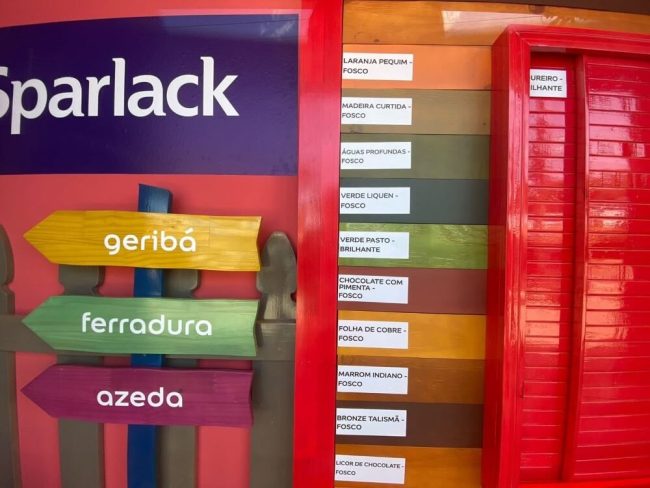 Projeto Vitrine para Coral: Loja Casa do Pedreiro em Búzios – Unpack Design, detalhe 6