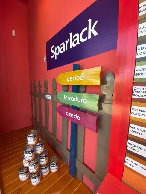 Projeto Vitrine para Coral: Loja Casa do Pedreiro em Búzios – Unpack Design, detalhe 7