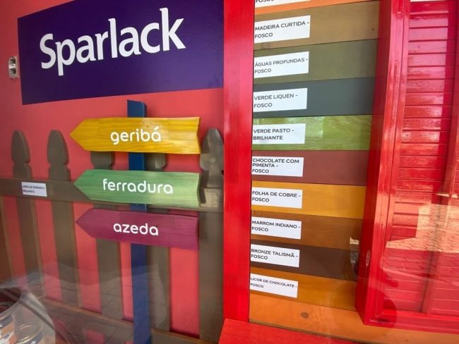 Projeto de vitrine para a Coral, loja Casa do Pedreiro em Búzios