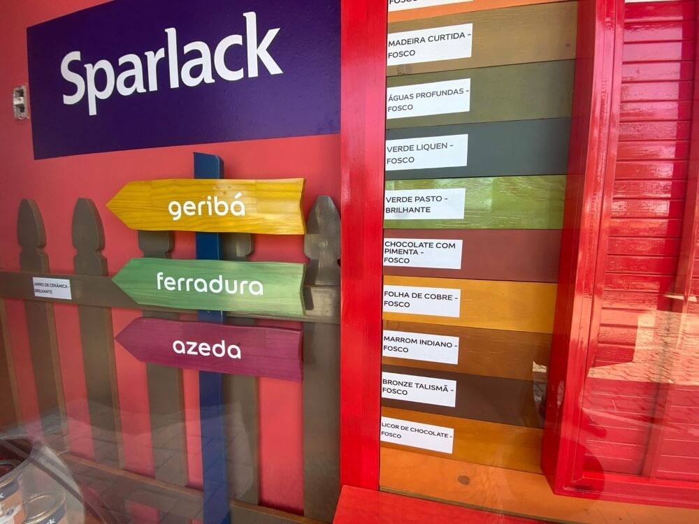 Projeto de vitrine para a Coral, loja Casa do Pedreiro em Búzios