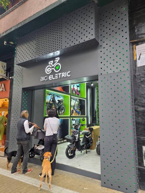 Bici Eletric, loja nos Jardins – fachada com vitrine
