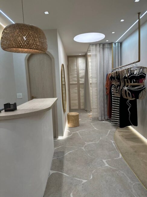 Projeto de loja de moda praia By Beach House na Galeria Santa Clara 33 – Área de provadores