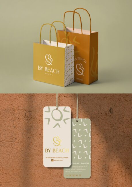 Mockup da identidade visual da By Beach House, sacolas de papel e tag, por Unpack Design