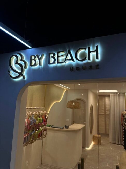 By Beach House, Galeria Santa Clara 33 – entrada da loja