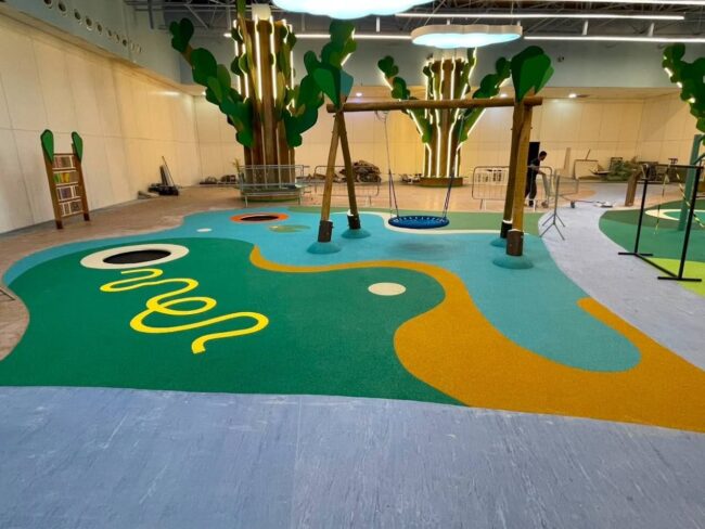 Projeto de Parque Infantil em Shopping: Parque Encantado do Eco Valle Shopping, Eco Valle Shopping, Lorena – Playground com cenário de árvores