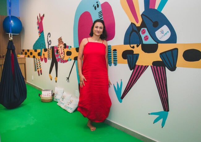 Kids Care, consultório de fisioterapia infantil no Leblon – sala de fisioterapia com piso verde