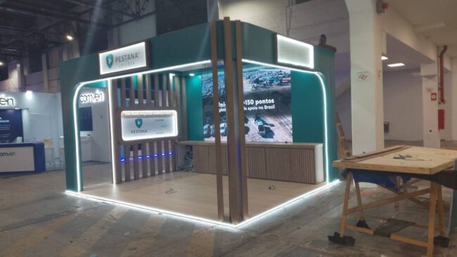 Projeto de Stand: Pestana Leilões no Congresso Fenauto – Stand Pestana Leilões vista lateral