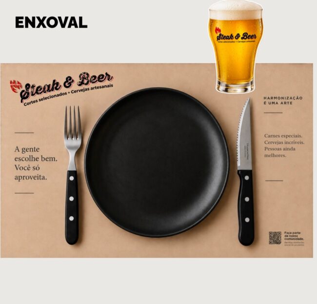 Mockup de experiência de marca do Steak & Beer, Unpack Design – jogo americano de papel kraft com a marca e o copo de cerveja