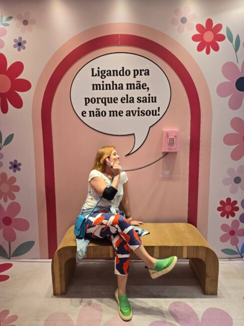 Central de Trocas Dia das Mães no West Shopping – Cenário com arco e balão de fala