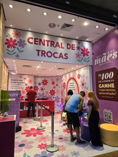 Central de Trocas Dia das Mães no West Shopping – Fachada e fila